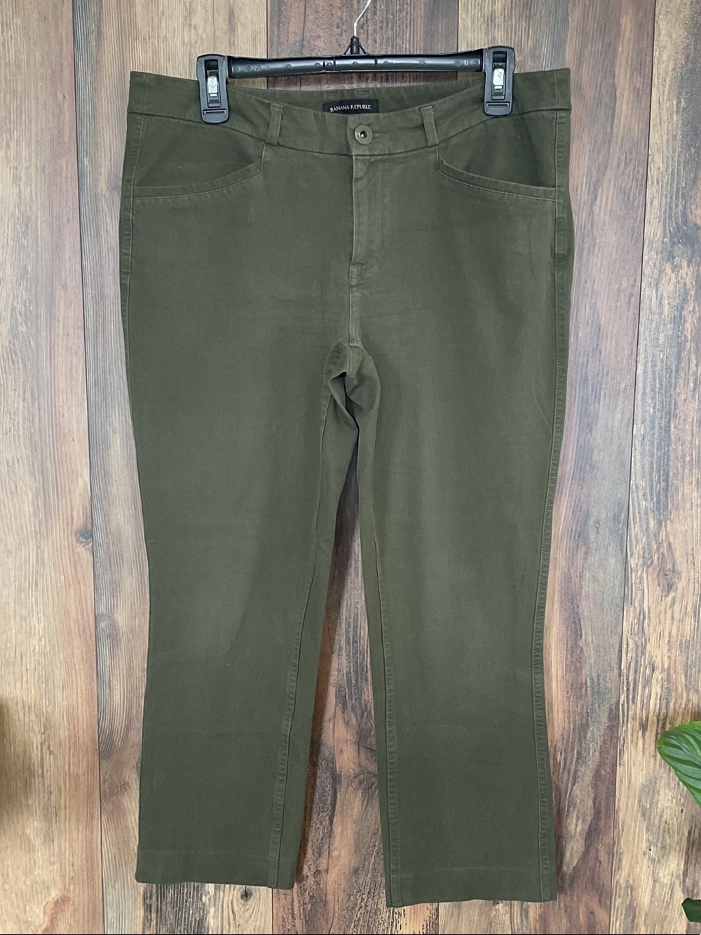 Banana Republic Olive Green Ankle Crop Pants 8       340B